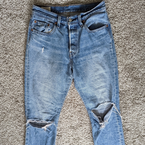 Distressed Levi Frayed Hem Jeans - Picture 1 of 8